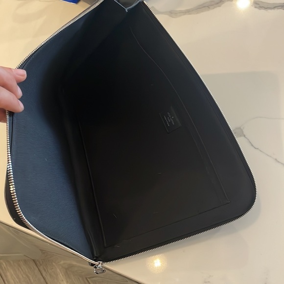 Louis Vuitton Laptop Holder Black monogram - Picture 4 of 5